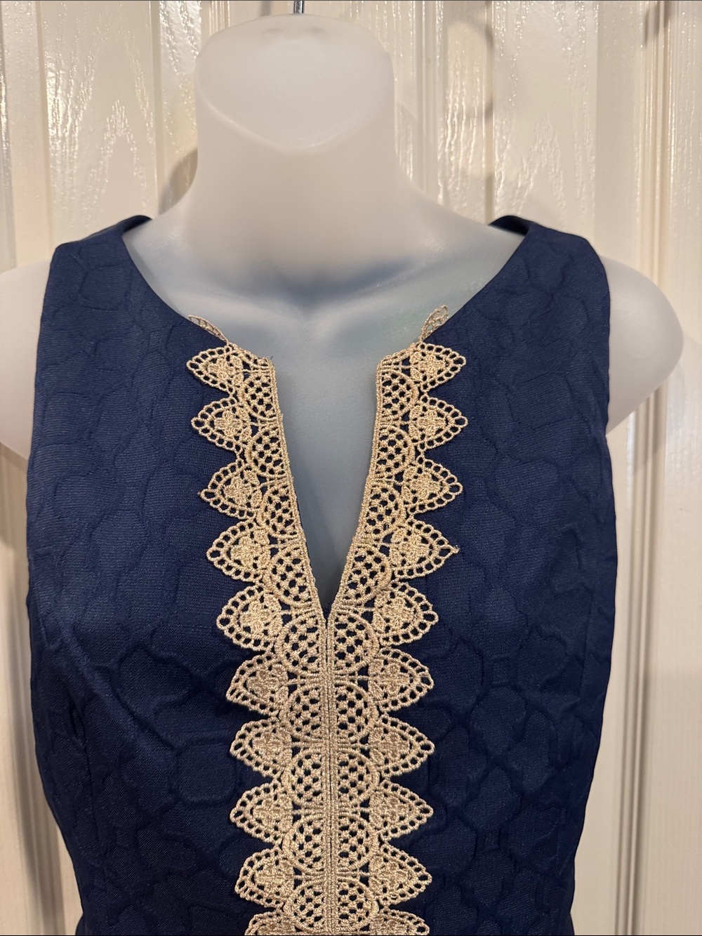 Pappagallo Navy and Gold Sleeveless Dress.
Sz 6 - Picture 2 of 10